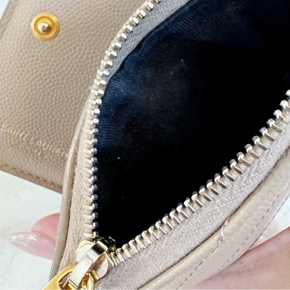 SAINT LAURENT CASSANDRE MATELASSÉ BI-FOLD WALLET Dark Beige - Picture 9 of 15